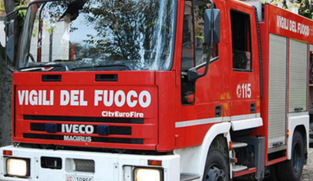 A19: auto si ribalta al km 159, tre feriti trasportati all’ospedale di Enna