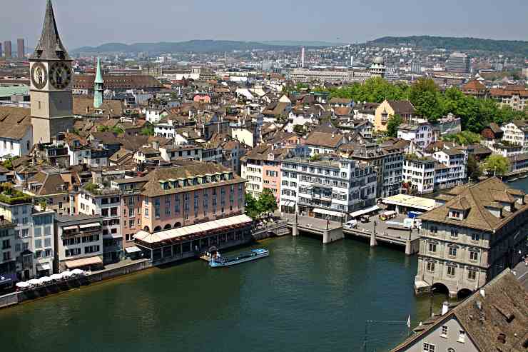 Zurigo dall'alto - foto wikimedia commons - lagazzettaennese.it