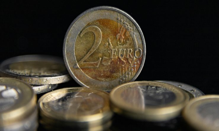 Monete da 2 euro - foto pexels - lagazzettaennese