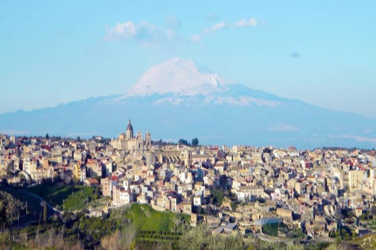 Veduta di Militello - foto wikimedia commons - lagazzettaennese