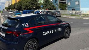 Auto dei carabinieri (Foto da Twitter) - Lagazzettaennese.it