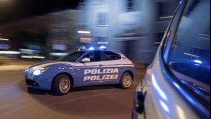 Polizia (Foto da Twitter) - Lagazzettaennese.it